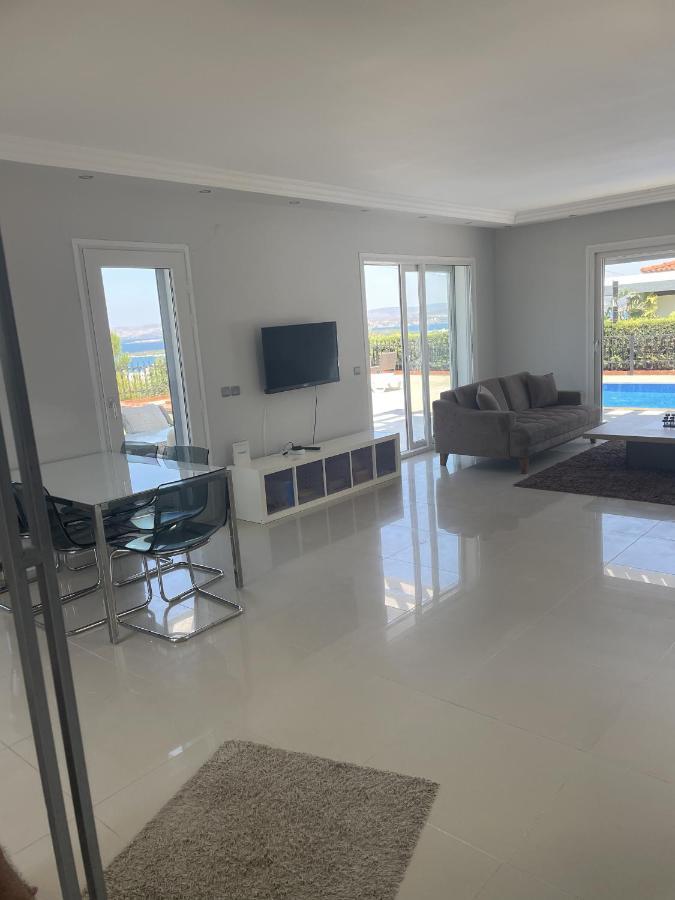 Luxury Villa With Amazing View, Чесме Екстериор снимка